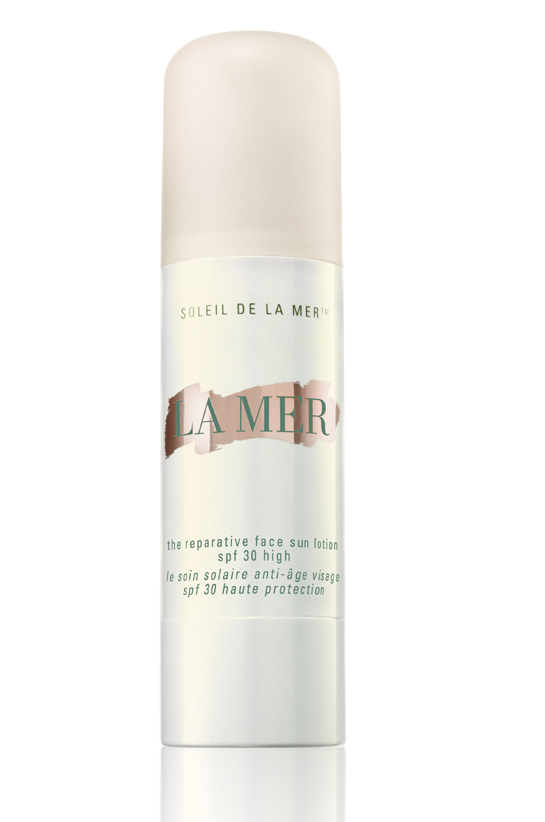 LA MER THE REPARATIVE FACE LOTION SPF 30, lozione nutriente per il viso, aiuta a prevenire la comparsa di future linee e rughe mentre idrata e riparare l’aspetto dei danni provocati dal sole. € 76,00